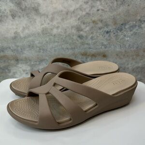 Crocs Sandals Sanrah Strappy Wedge Dual Comfort Size 9 Mushroom Cobblestone